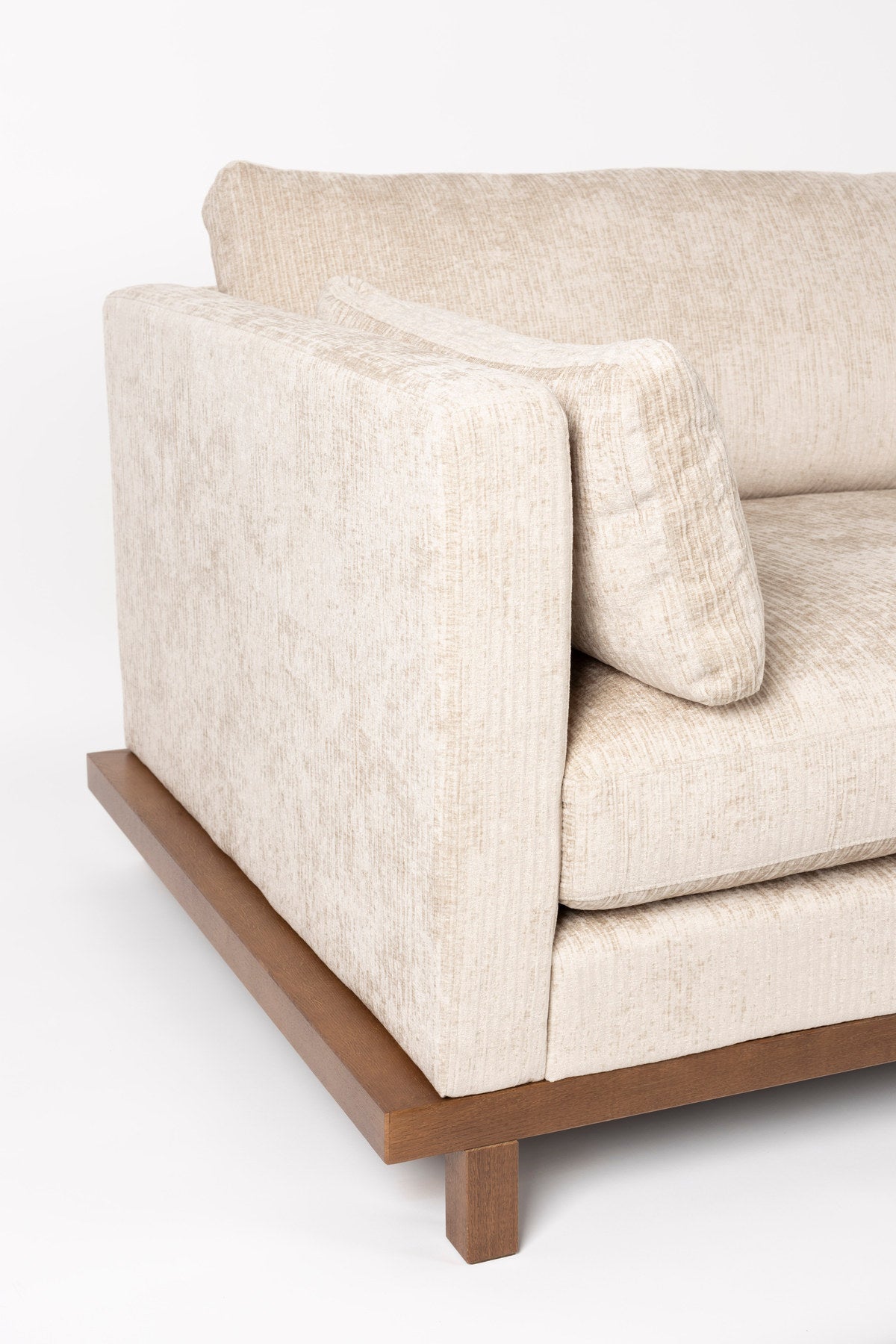 Sofa Blossom 4.5-Sitzer in Creme präsentiert im Onlineshop von KAQTU Design AG. 4er Sofa ist von Zuiver