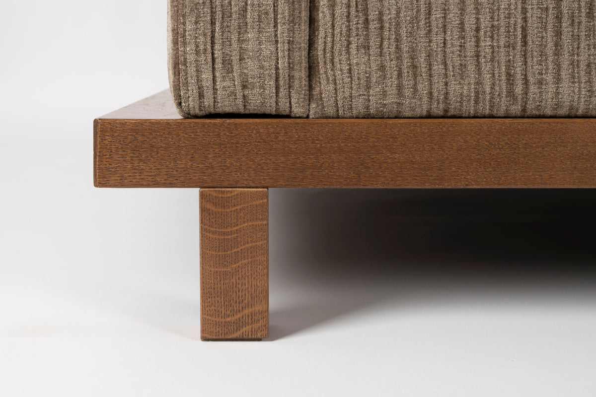 Sofa Blossom 3-Sitzer in Braun präsentiert im Onlineshop von KAQTU Design AG. 3er Sofa ist von Zuiver