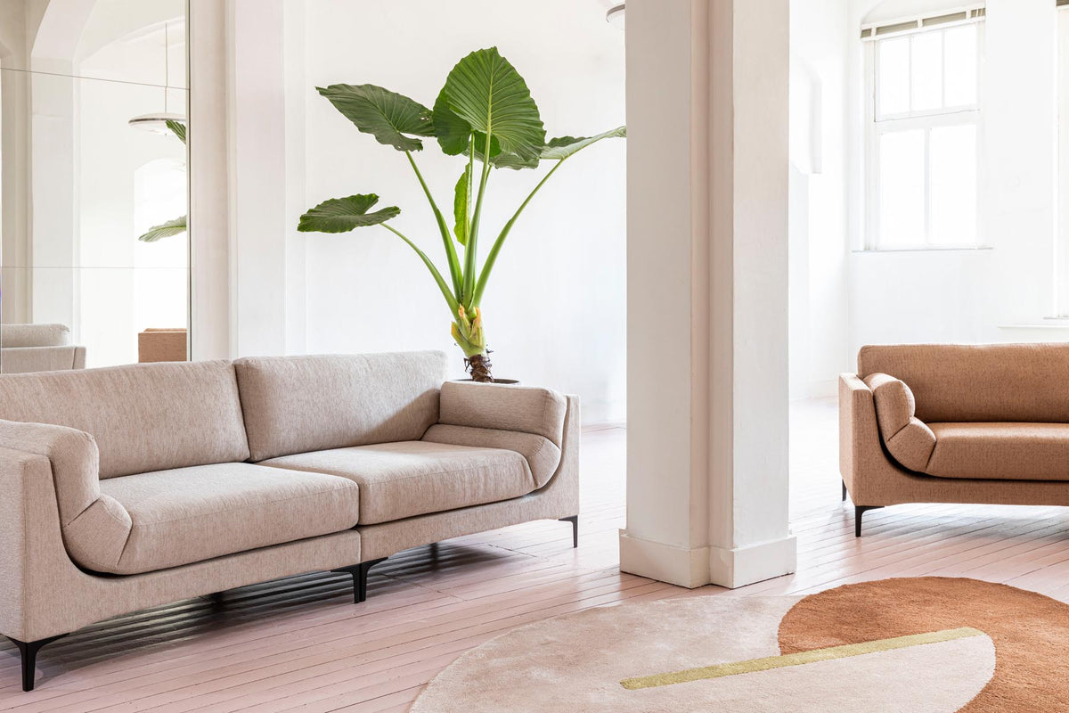 Sofa Balcony 3 Sitzer in Braun präsentiert im Onlineshop von KAQTU Design AG. 3er Sofa ist von Zuiver