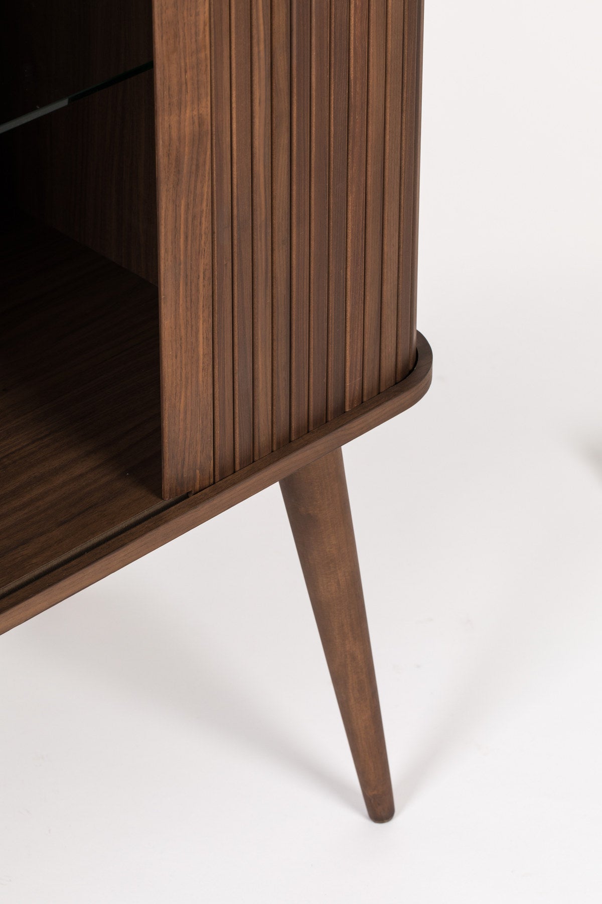 Sideboard Barbier in Braun präsentiert im Onlineshop von KAQTU Design AG. High-Sideboard ist von Zuiver