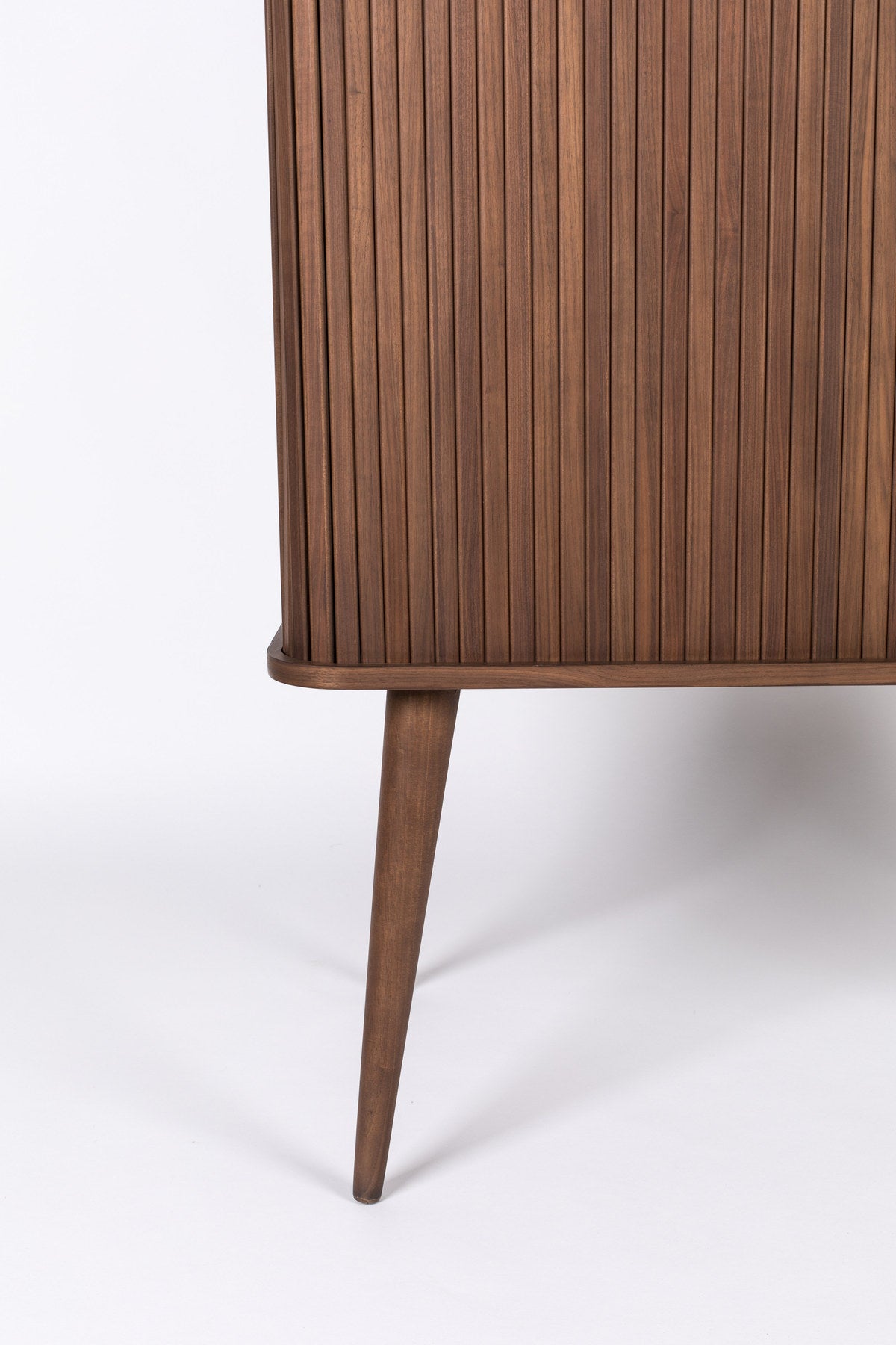 Sideboard Barbier in Braun präsentiert im Onlineshop von KAQTU Design AG. High-Sideboard ist von Zuiver