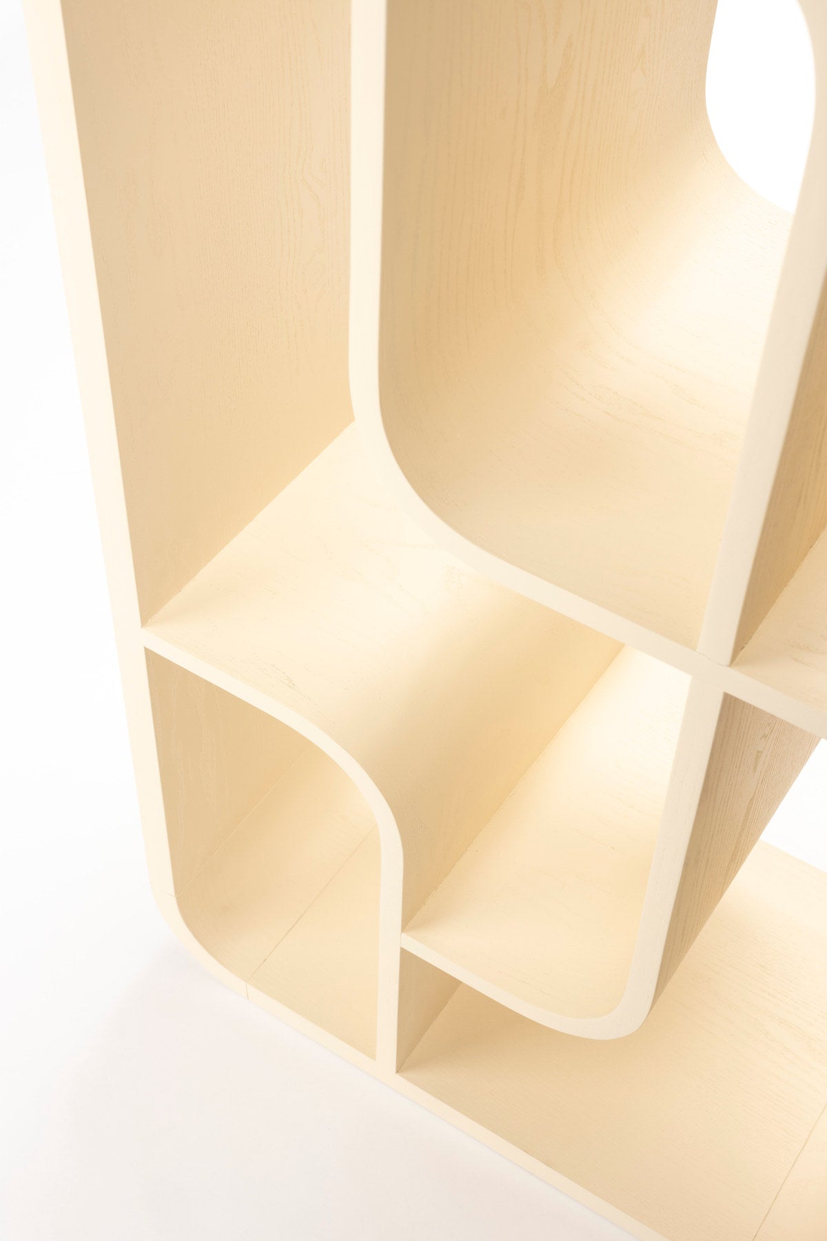 Seven Regal in Brown präsentiert im Onlineshop von KAQTU Design AG. Standregal ist von Zuiver