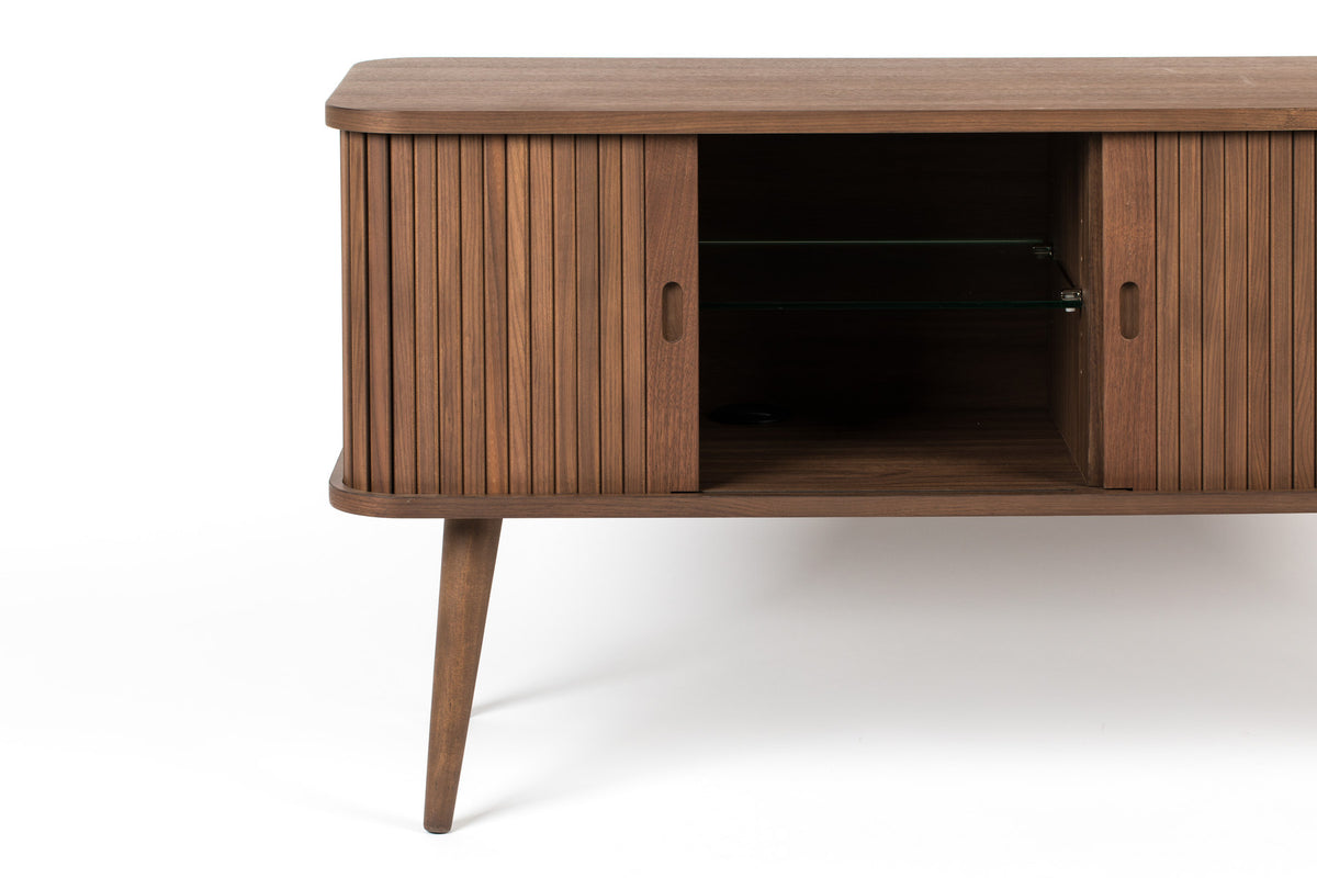 Sideboard Barbier von Zuiver mit Holzfurnier, Lamellen-Schiebetüren und Beinen