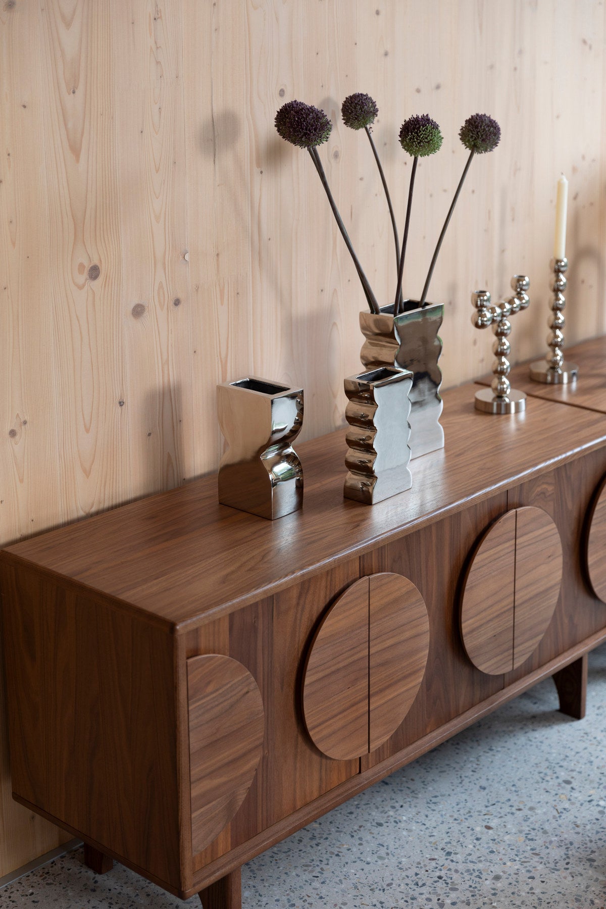 Sideboard Groove 3 Doors in Braun präsentiert im Onlineshop von KAQTU Design AG. Sideboard ist von Zuiver