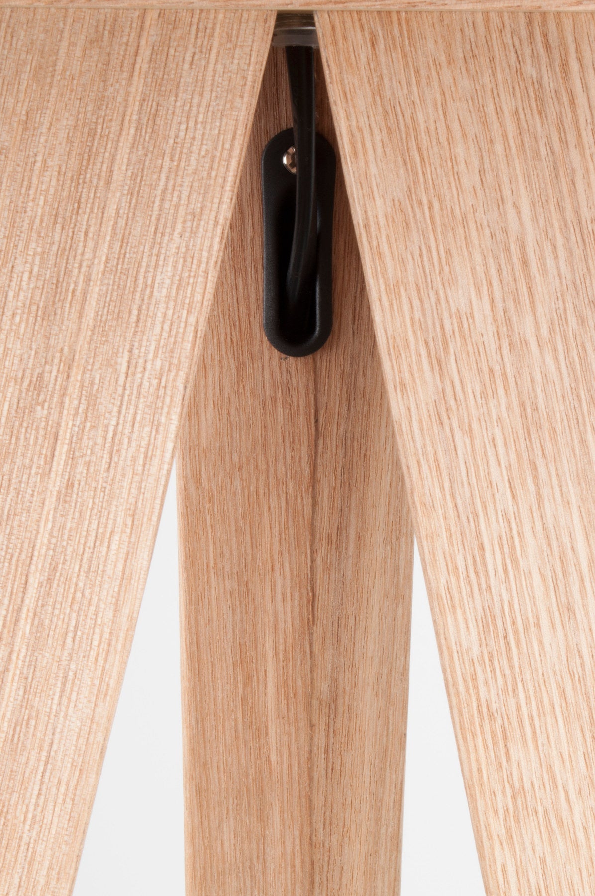 Stehleuchte Tripod in Schwarz/Natur präsentiert im Onlineshop von KAQTU Design AG. Stehleuchte ist von Zuiver