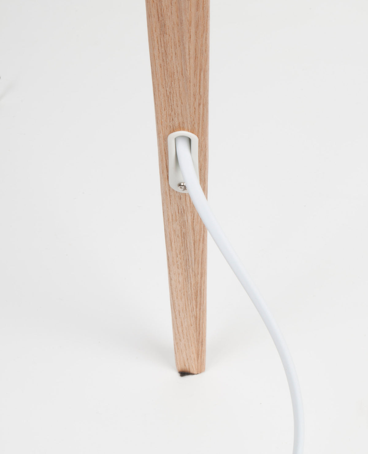 Stehleuchte Tripod in Weiss präsentiert im Onlineshop von KAQTU Design AG. Stehleuchte ist von Zuiver