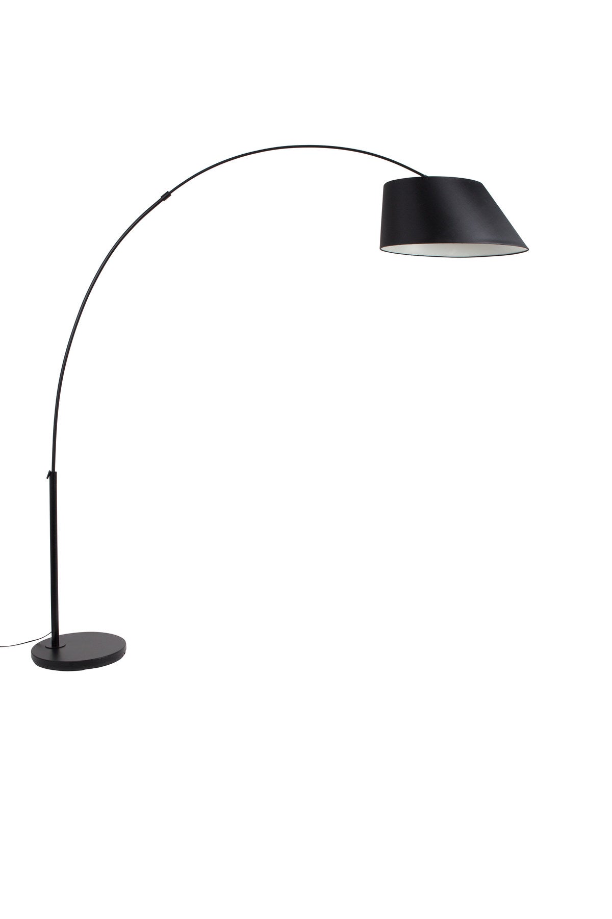 Stehleuchte ARC in Schwarz präsentiert im Onlineshop von KAQTU Design AG. Stehleuchte ist von Zuiver