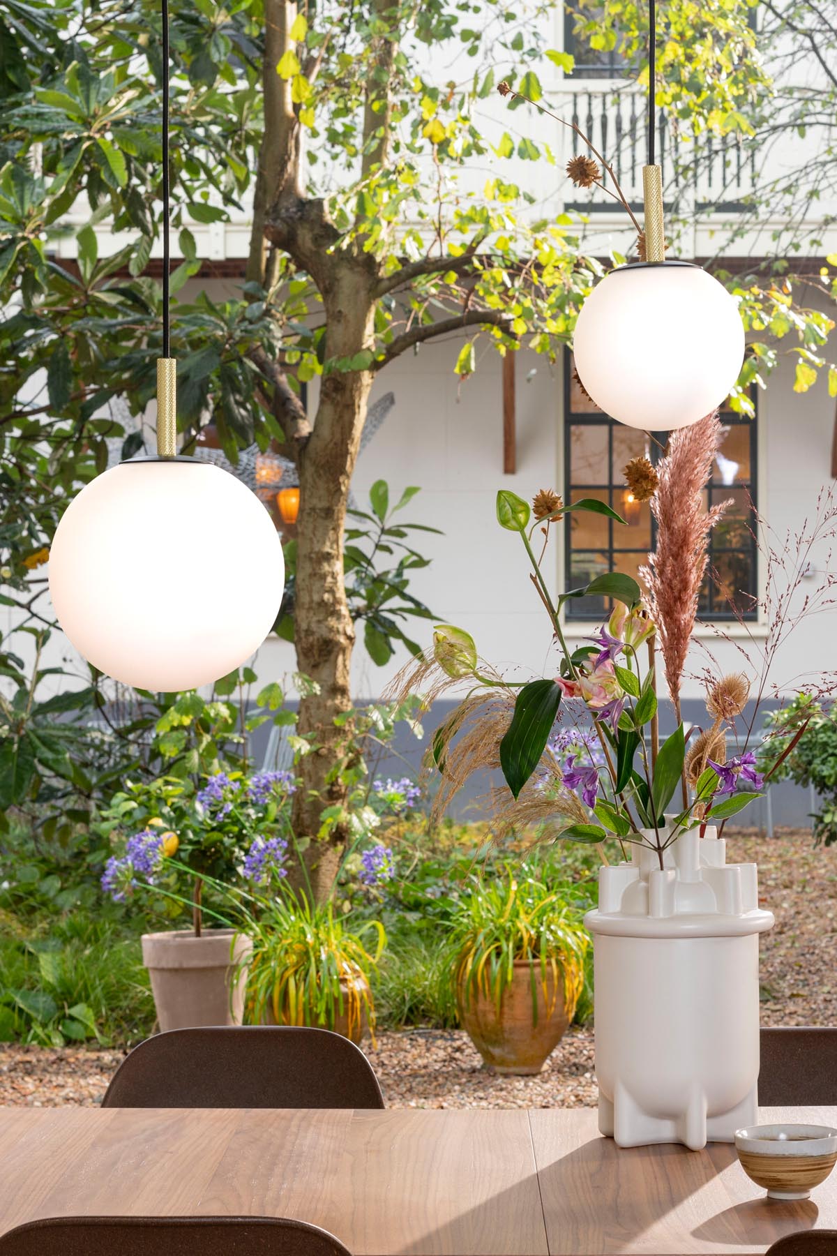 Pendellampe Orion in Weiss präsentiert im Onlineshop von KAQTU Design AG. Pendelleuchte ist von Zuiver