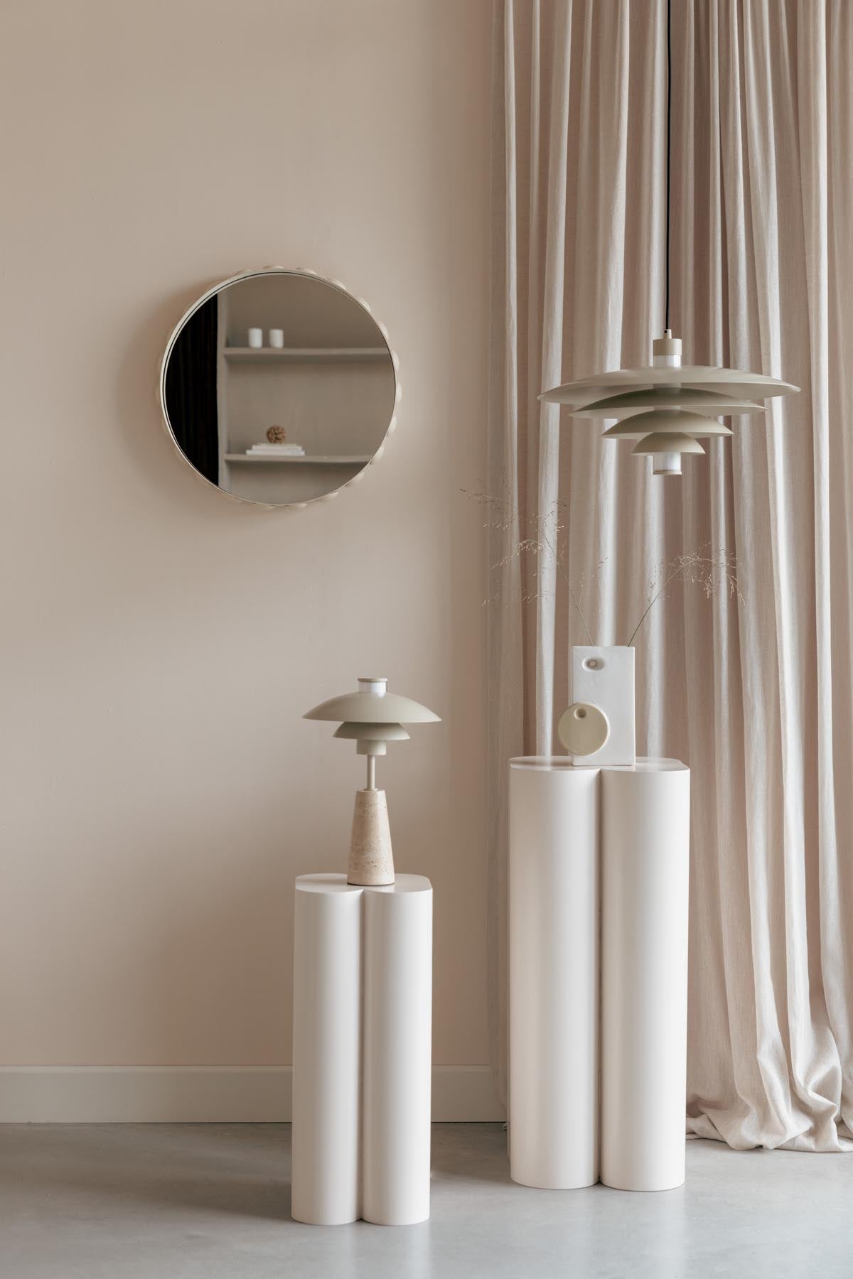 Bubbles Spiegel in beige präsentiert im Onlineshop von KAQTU Design AG. Spiegel ist von Zuiver