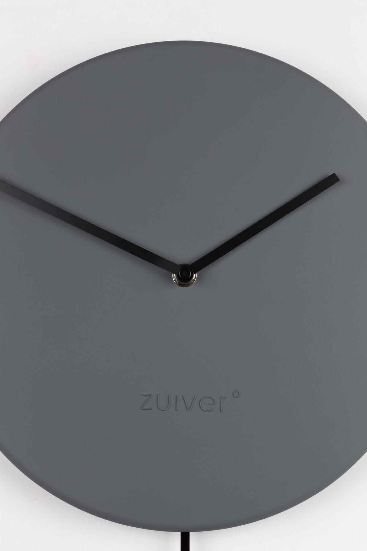 Uhr Minimal in Grau präsentiert im Onlineshop von KAQTU Design AG. Tischuhr ist von Zuiver