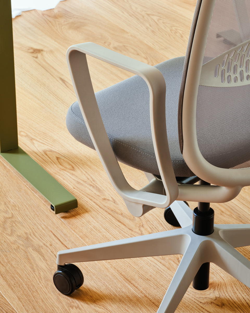 Astro ASR01 - Bürostuhl in  präsentiert im Onlineshop von KAQTU Design AG. Bürostuhl ist von Mdd