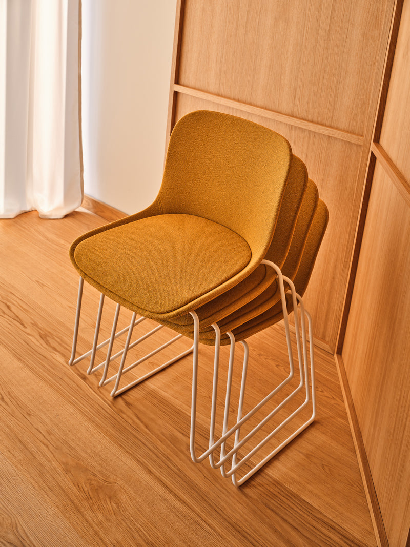 Baltic 2 Classic BLK4P28 - Stuhl Kufen-Gestell in Mandarinen präsentiert im Onlineshop von KAQTU Design AG. Stuhl ist von Mdd