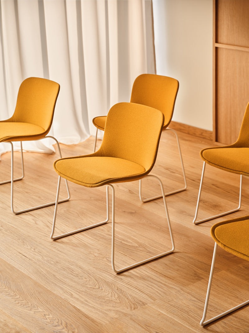 Baltic 2 Classic BLK4P28 - Stuhl Kufen-Gestell in Mandarinen präsentiert im Onlineshop von KAQTU Design AG. Stuhl ist von Mdd