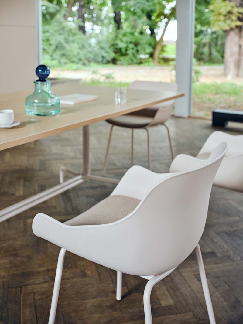Baltic Remix BL3P1 - Stuhl 4-Bein-Gestell in  präsentiert im Onlineshop von KAQTU Design AG. Stuhl mit Armlehne ist von Mdd