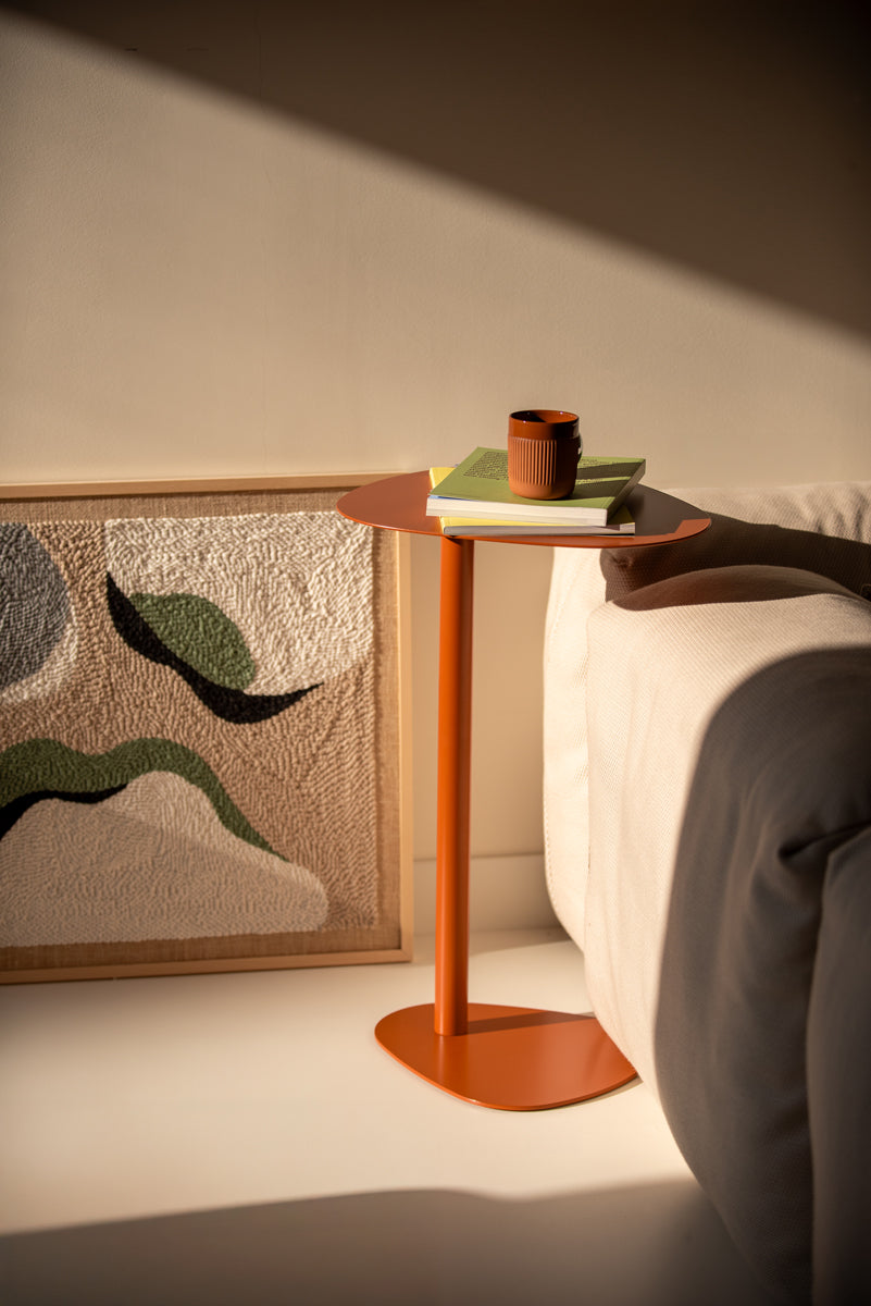 Celo CE01 - Beistelltisch in Ziegelrot präsentiert im Onlineshop von KAQTU Design AG. Beistelltisch ist von Mdd