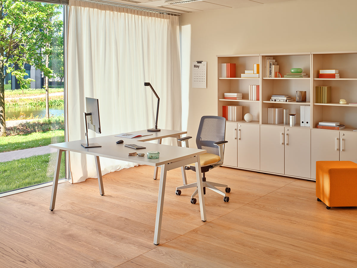 Evo EV01 - Bürostuhl Mesh-Rückenlehne in Orange präsentiert im Onlineshop von KAQTU Design AG. Bürostuhl ist von Mdd
