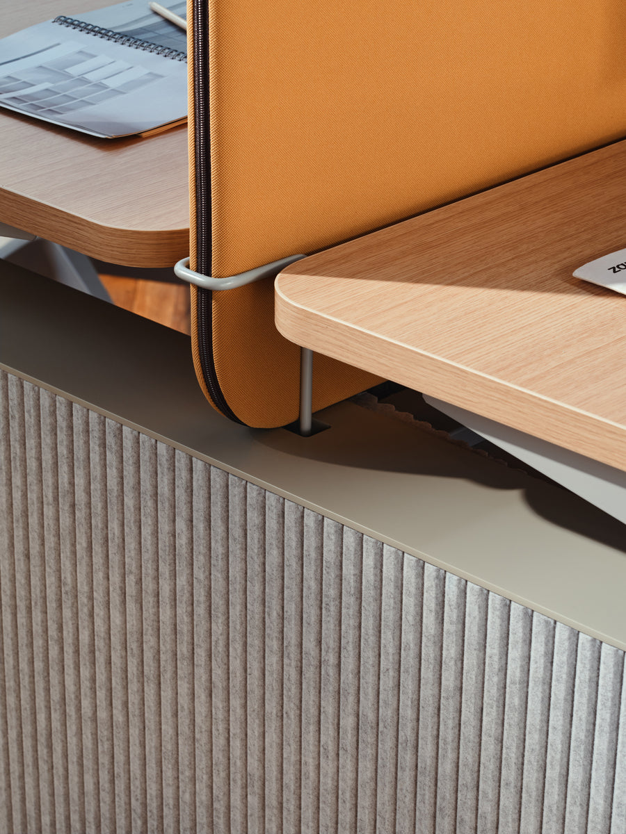 Ogi Drive Bench BODF718 - elektrisch höhenverstellbarer Bench mit Fußelementen aus Filz in Anthrazit präsentiert im Onlineshop von KAQTU Design AG. Schreibtisch ist von Mdd