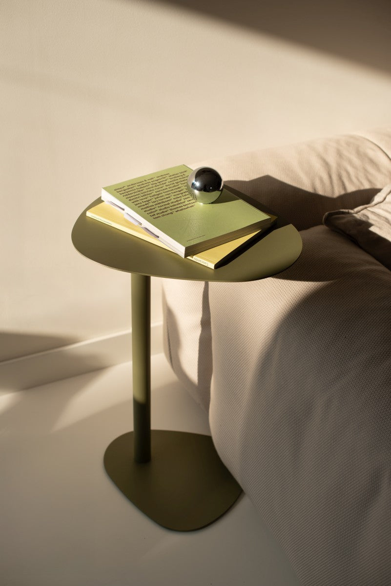 Celo CE01 - Beistelltisch in Ziegelrot präsentiert im Onlineshop von KAQTU Design AG. Beistelltisch ist von Mdd