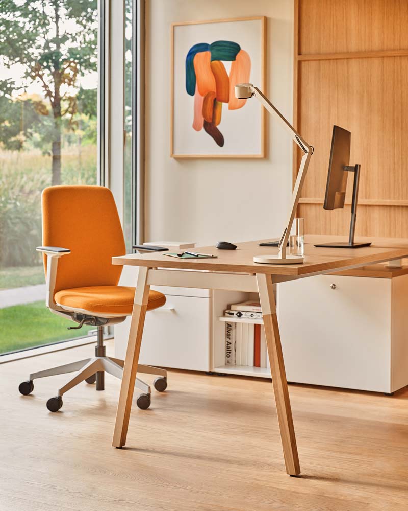 Evo EV02 - Bürostuhl gepolsterte Rückenlehne in Blau präsentiert im Onlineshop von KAQTU Design AG. Bürostuhl ist von Mdd