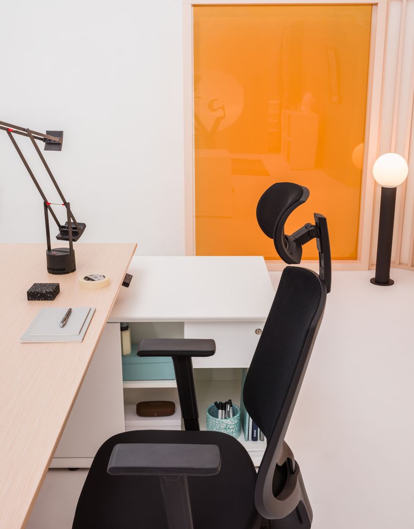 Gravity GAV1P - Chefschreibtisch mit Höhenverstellung in Furnier Amerkian. Nussbaum präsentiert im Onlineshop von KAQTU Design AG. Schreibtisch ist von Mdd