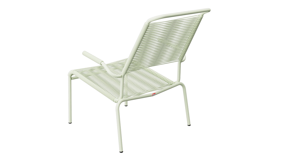 Säntis Lounger Spaghetti mit Armlehne Hochlehner in Pastellgrün präsentiert im Onlineshop von KAQTU Design AG. Outdoor-Sessel mit Armlehnen ist von Schaffner