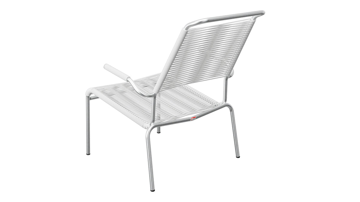Säntis Lounger Spaghetti mit Armlehne Hochlehner in Weiss präsentiert im Onlineshop von KAQTU Design AG. Outdoor-Sessel mit Armlehnen ist von Schaffner