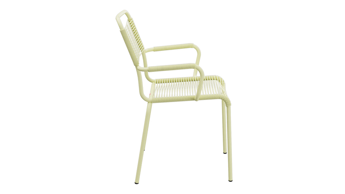 Rigi Spaghetti-Gartenstuhl mit Armlehne in Buchsbaumgelb präsentiert im Onlineshop von KAQTU Design AG. Gartenstuhl mit Armlehnen ist von Schaffner