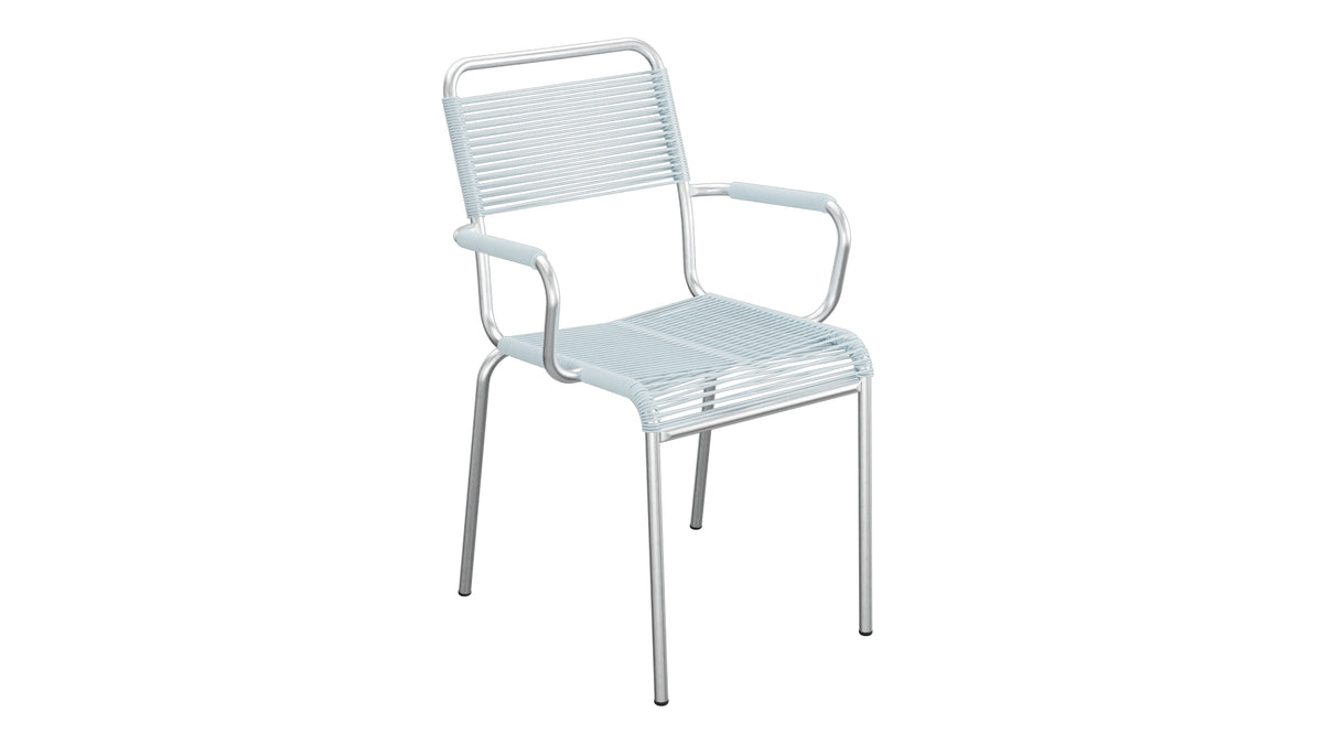 Rigi Spaghetti-Gartenstuhl mit Armlehne in Pastellblau präsentiert im Onlineshop von KAQTU Design AG. Gartenstuhl mit Armlehnen ist von Schaffner