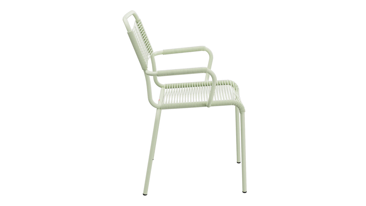 Rigi Spaghetti-Gartenstuhl mit Armlehne in Pastellgrün präsentiert im Onlineshop von KAQTU Design AG. Gartenstuhl mit Armlehnen ist von Schaffner