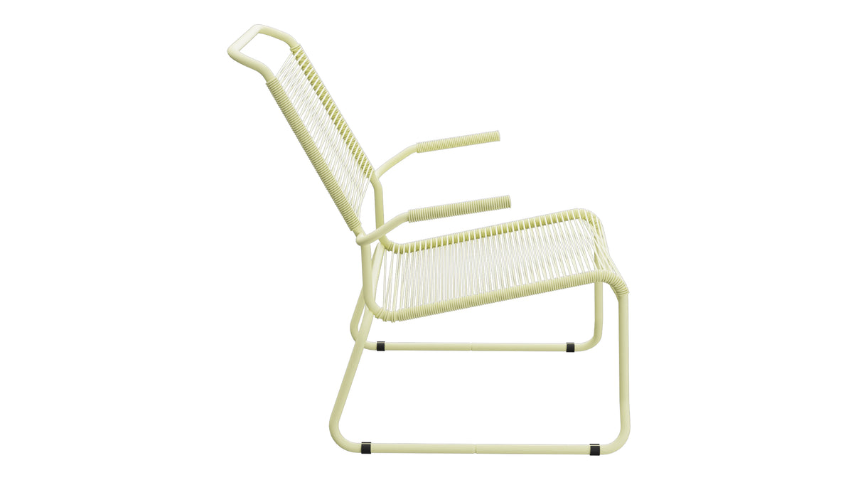 Säntis Spaghetti-Lounger mit Armlehne Hochlehner Kufen in Buchsbaumgelb präsentiert im Onlineshop von KAQTU Design AG. Outdoor-Sessel mit Armlehnen ist von Schaffner