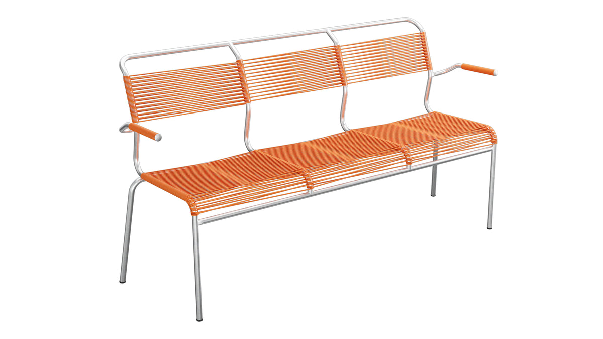 Säntis Spaghetti-3er-Gartenbank mit Armlehne in Orange präsentiert im Onlineshop von KAQTU Design AG. Gartenbank ist von Schaffner