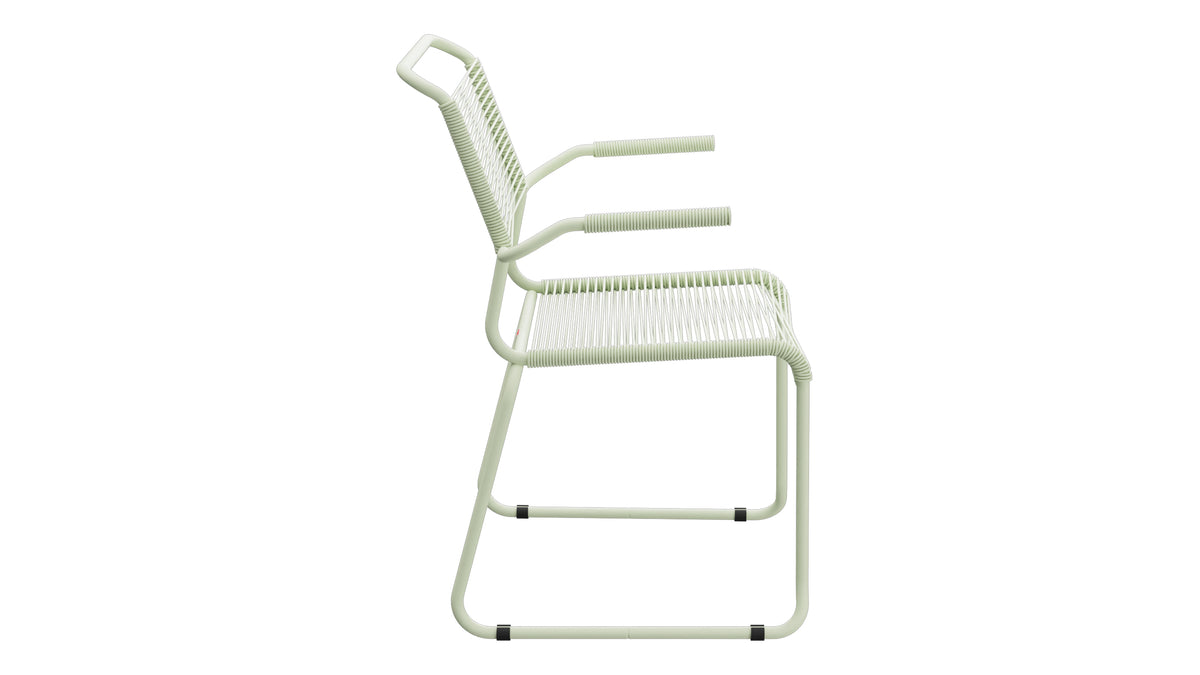 Säntis Spaghetti-Gartenstuhl mit Armlehne Kufen in Pastellgrün präsentiert im Onlineshop von KAQTU Design AG. Gartenstuhl mit Armlehnen ist von Schaffner