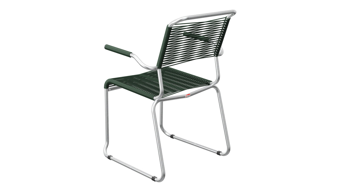Säntis Spaghetti-Gartenstuhl mit Armlehne Kufen in Tannengrün präsentiert im Onlineshop von KAQTU Design AG. Gartenstuhl mit Armlehnen ist von Schaffner