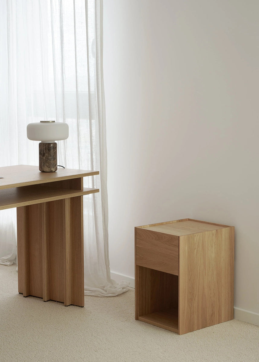 Kari KRI01 - Nachttisch in Eiche Natur präsentiert im Onlineshop von KAQTU Design AG. Esstisch ist von Tamo