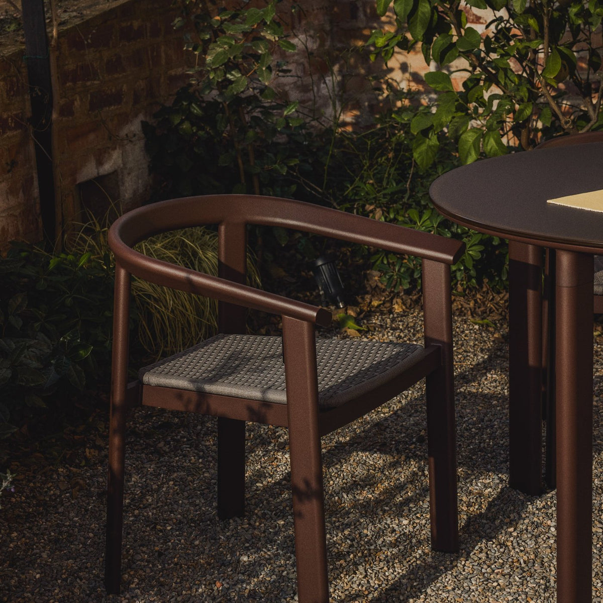 Erice von Kave Home: Aluminium trifft Seil