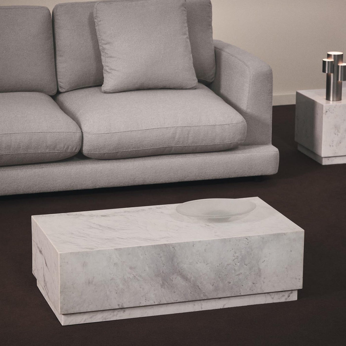 Sorein von Kave Home: Marmor in klarer Form