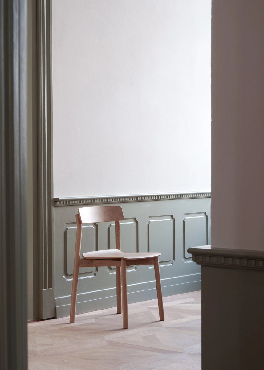 Arche ARCH02 - Stuhl in Dunkel Eiche präsentiert im Onlineshop von KAQTU Design AG. Stuhl ist von Tamo