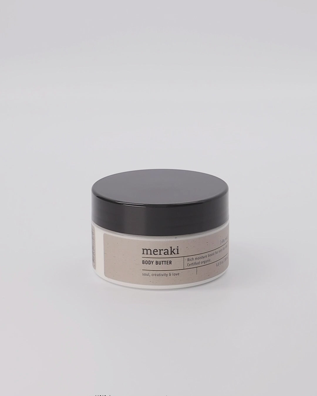 Verwöhnen Sie Ihre Haut mit Merakis samtiger Silky Mist Body Butter.