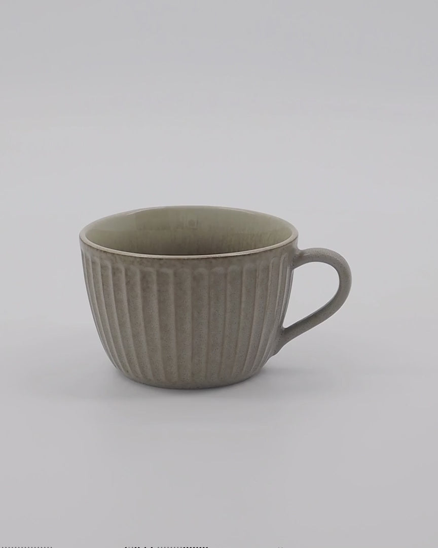 HDPleat Tasse von House Doctor: Graubraune Eleganz für jeden Tisch.