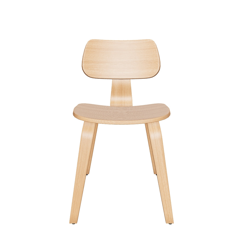 Moderner Stuhl aus Eichenfurnier und Kautschukholz mit klaren Linien und natürlicher Holzoptik, ideal für Esszimmer oder Arbeitsbereiche.