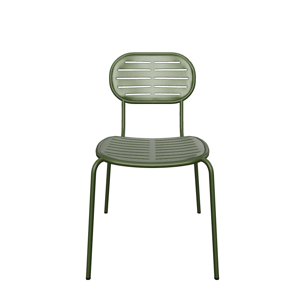 Stapelbarer Outdoor-Stuhl Brai aus grünem, verzinktem Stahl mit modernem Design, ideal für langlebige und platzsparende Nutzung im Außenbereich.
