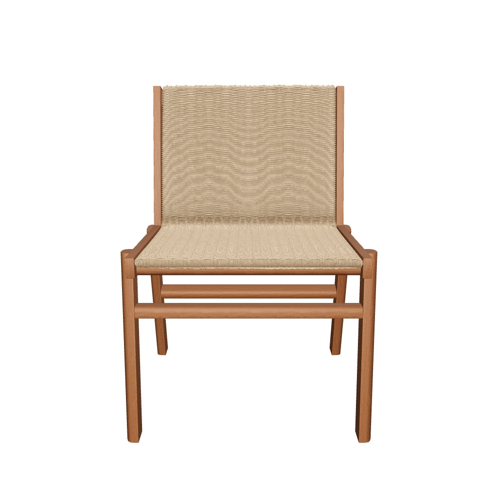 Stuhl aus massivem Teakholz mit Sitzfläche aus synthetischem Rattan, robust, umweltfreundlich und perfekt für den Einsatz im Innen- und Außenbereich.