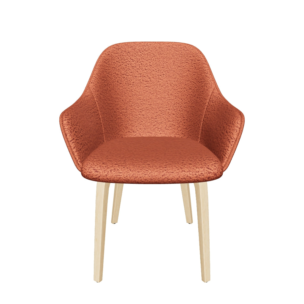 Stilvoller Aleli Stuhl mit weichem Bouclé-Bezug in Terrakotta und stabilen Beinen aus natürlichem Eschenholz, perfekt für modernes Interieur.