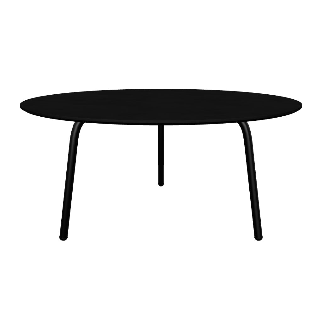 3D-Modell des Mathis Couchtischs: Runde Zementfaserplatte, schwarze Stahlbeine, modern, Ø 70 cm, für drinnen und draußen.