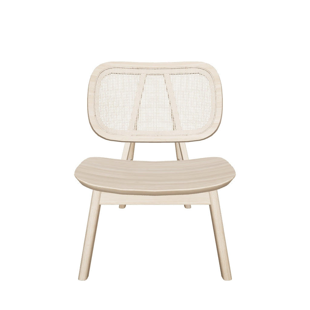 Handgefertigter Sessel aus massivem Teakholz und geflochtenem Rattan, mit natürlichem Design und robustem Rahmen, passend für Wohn- und Außenbereiche.