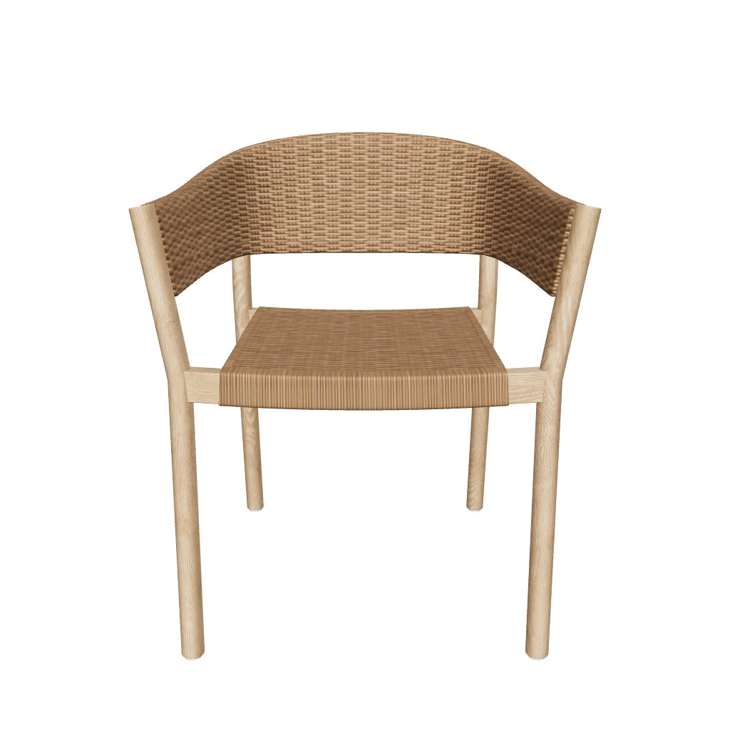 Stapelbarer Pola Outdoor-Stuhl aus massivem Eukalyptusholz mit natürlichem Rattan-Finish, nachhaltig und FSC-zertifiziert.