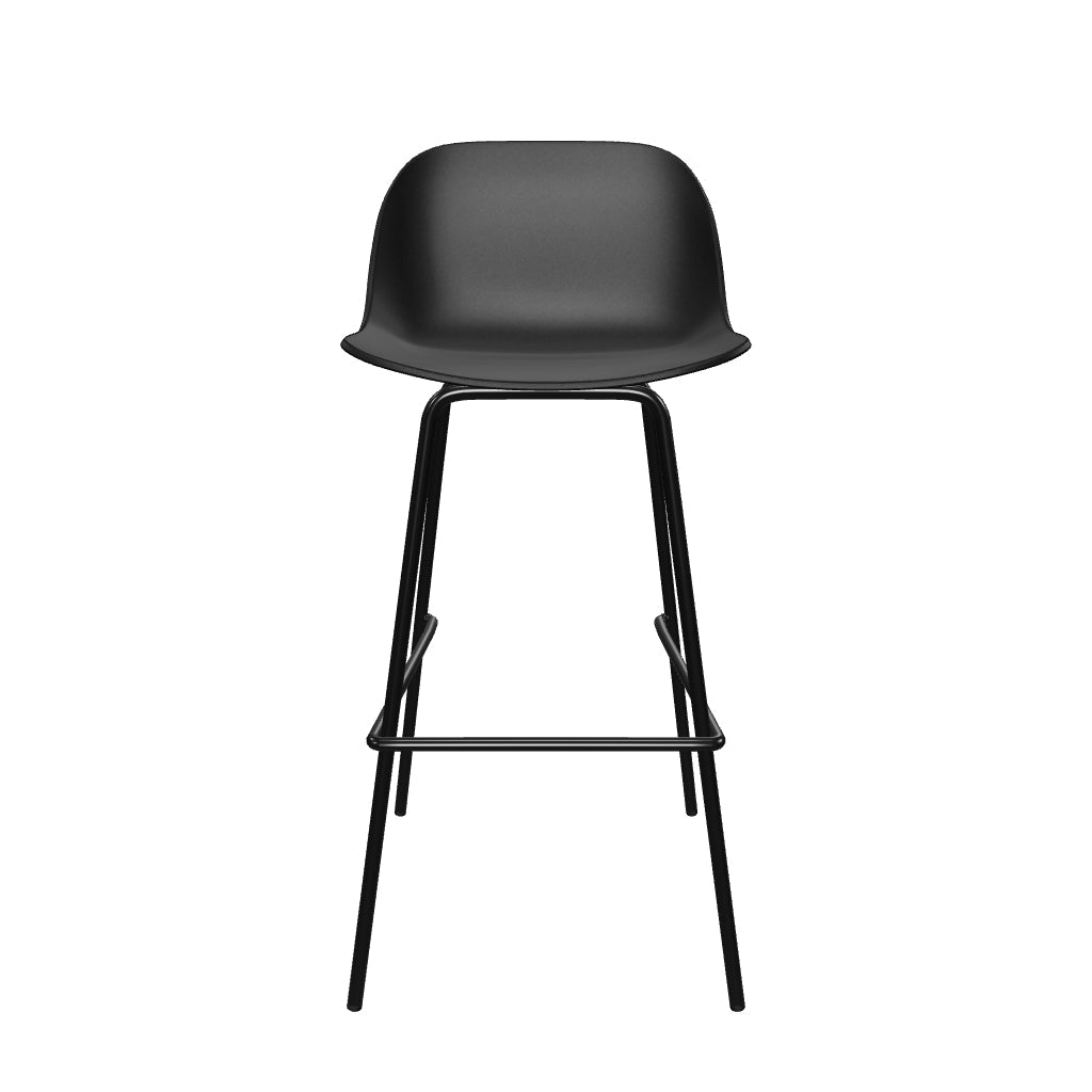 Schwarzer Barhocker Altea mit Sitz aus recyceltem Kunststoff und stabilen, schwarz lackierten Stahlbeinen, 75 cm hoch.