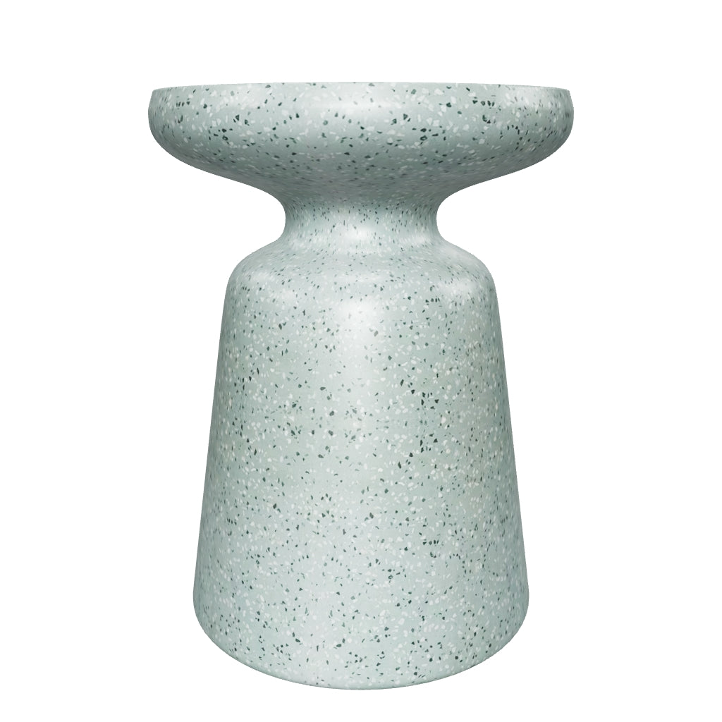 Grüner Mesquida Outdoor-Beistelltisch aus Terrazzo mit 39 cm Durchmesser, modern und wetterfest.