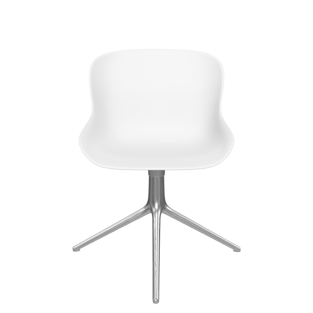 Der Hyg Drehsessel vereint skandinavische Gemütlichkeit mit modernem Design, ideal für entspannte Wohnräume.