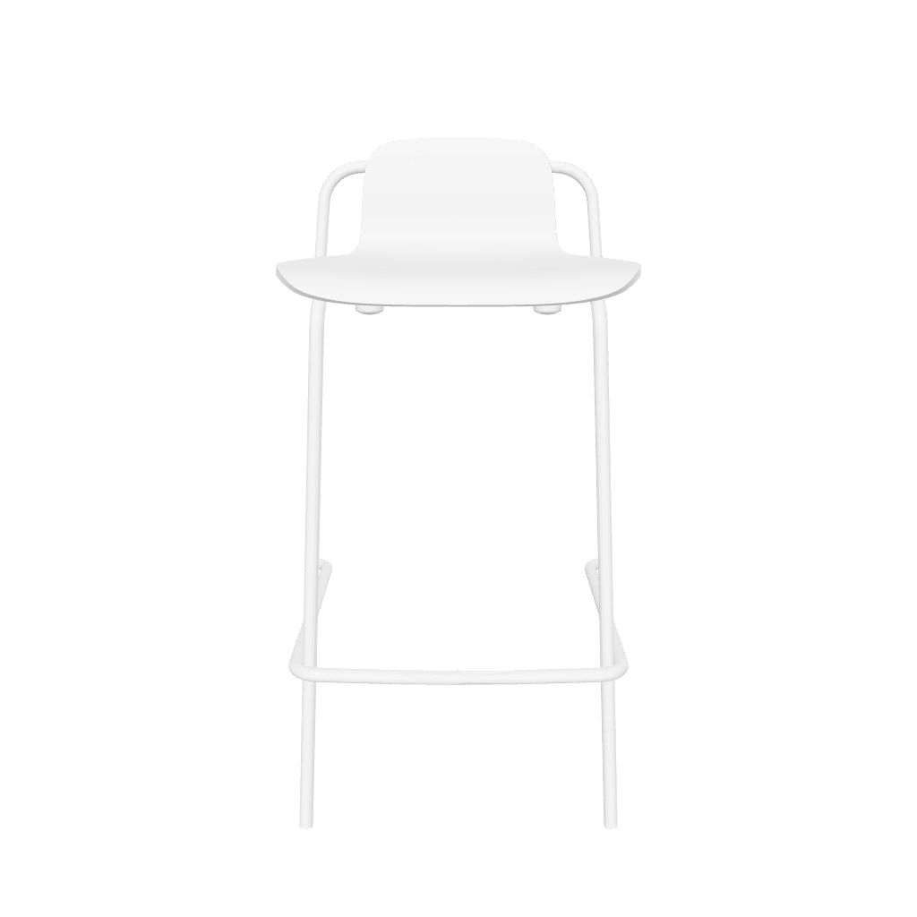 Der Studio Barhocker von Normann Copenhagen besticht durch seinen schlanken Stahlrahmen und die geformte Schale, die ein luftiges, grafisches Design schaffen. Ideal für private und öffentliche Räume, ist er stapelbar und einfach zu handhaben.